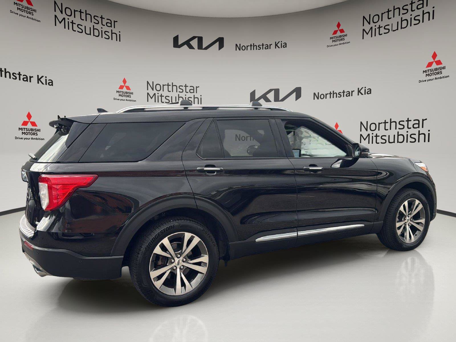 Used 2020 Ford Explorer Platinum w/ Premium Technology Package AWD/4WD image 7