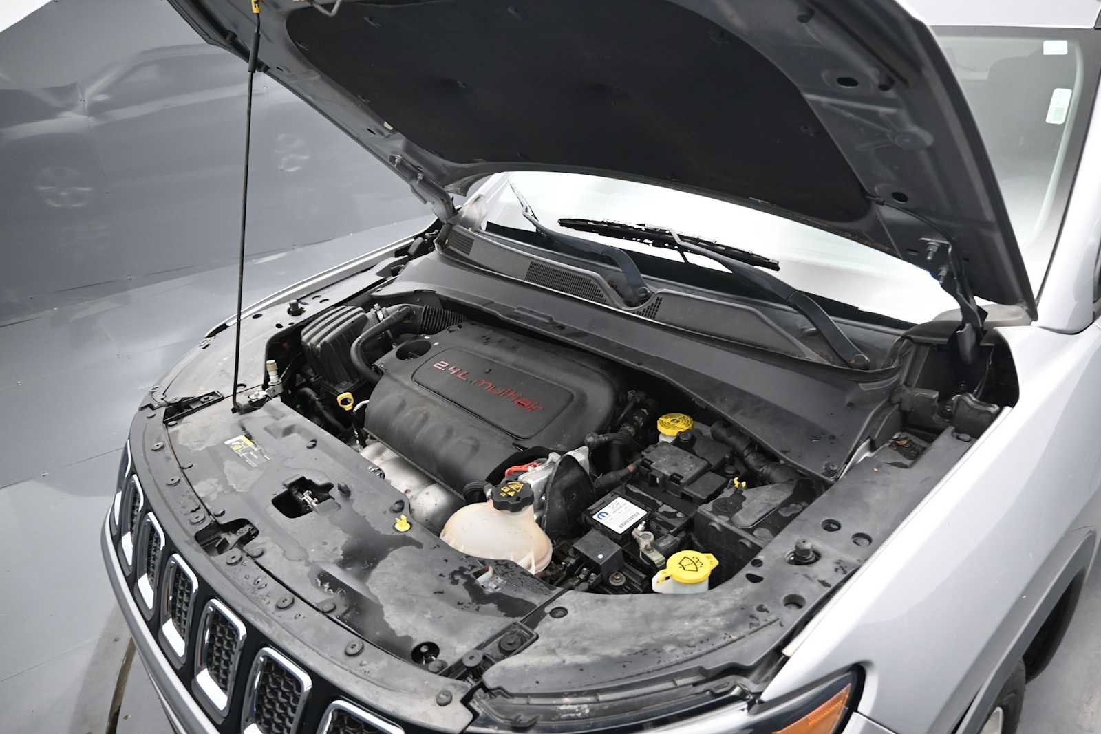 Used 2018 Jeep Compass Latitude w/ Popular Equipment Group AWD/4WD image 38