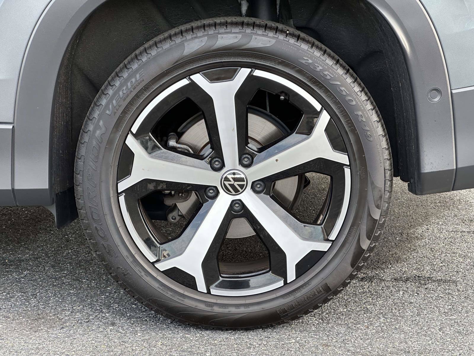 Certified 2025 Volkswagen Tiguan SE AWD/4WD image 17