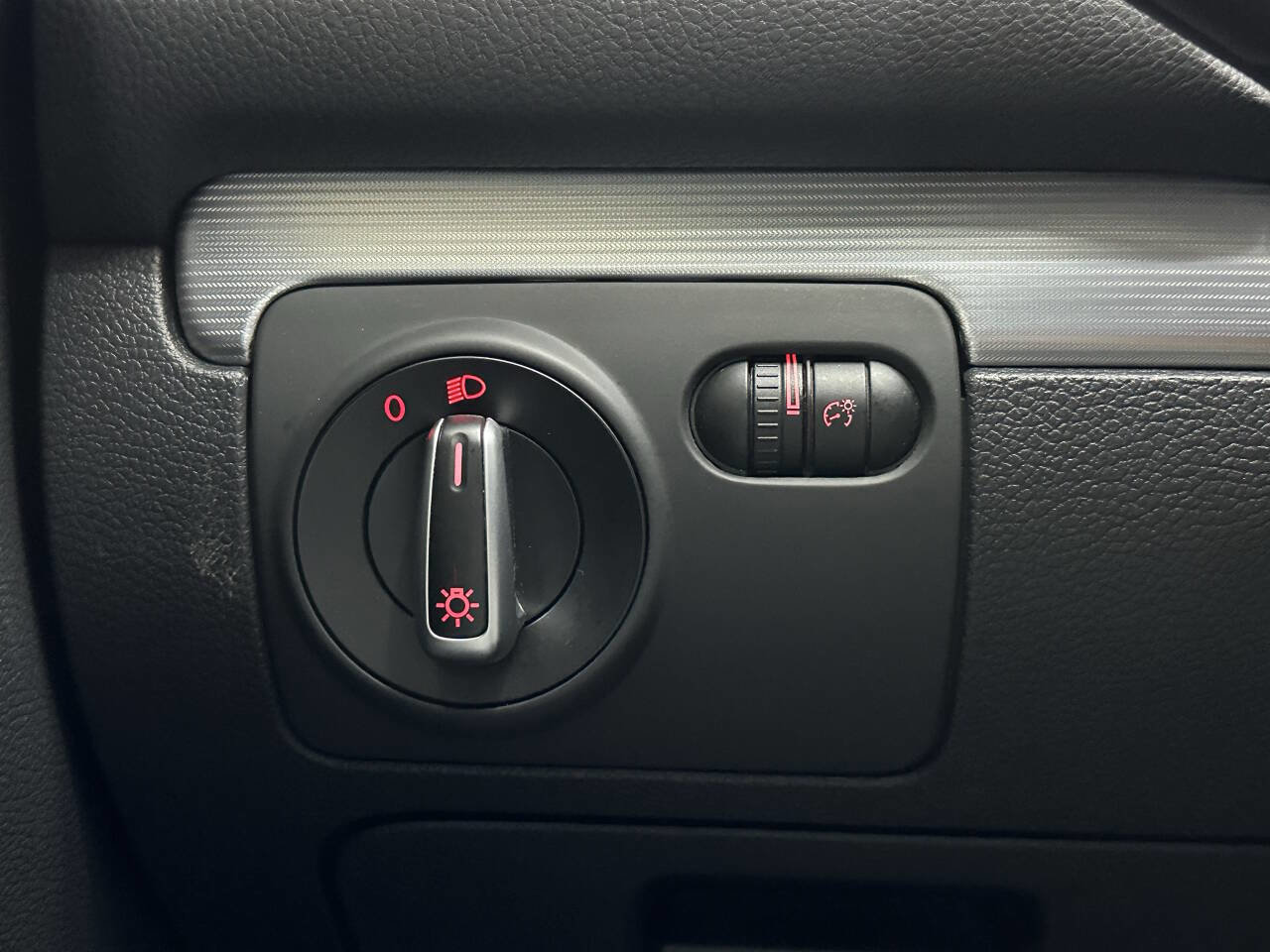 Used 2013 Volkswagen Golf R 4-Door image 25