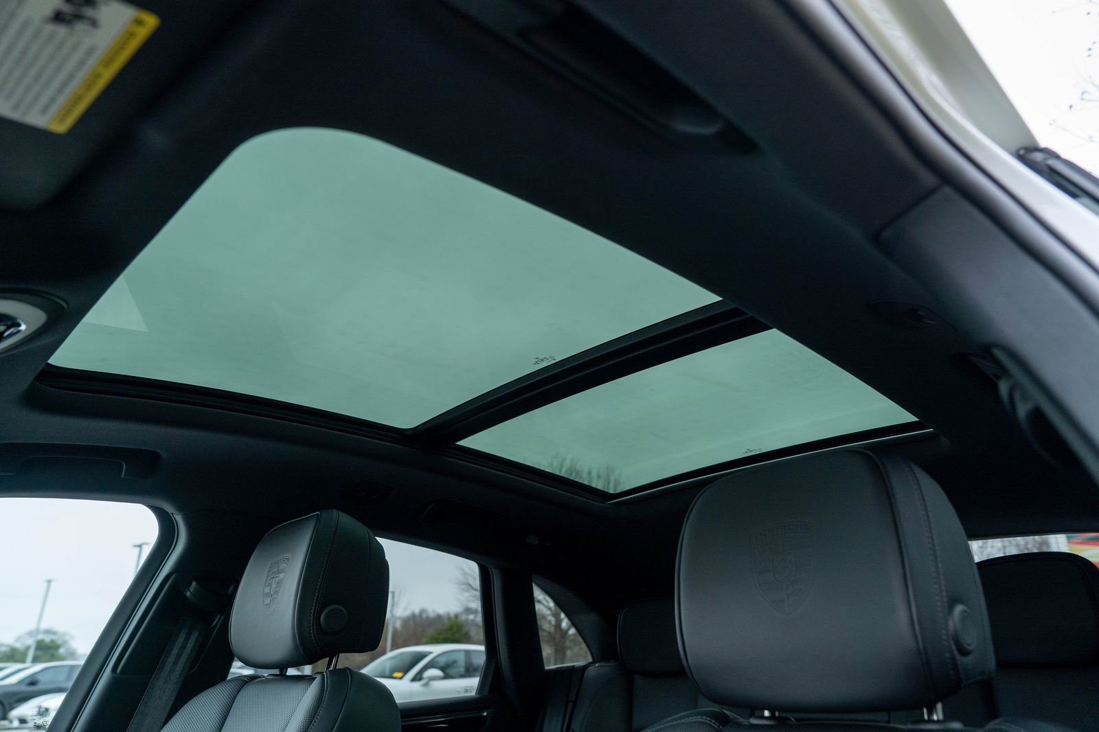 Certified 2025 Porsche Macan image 33