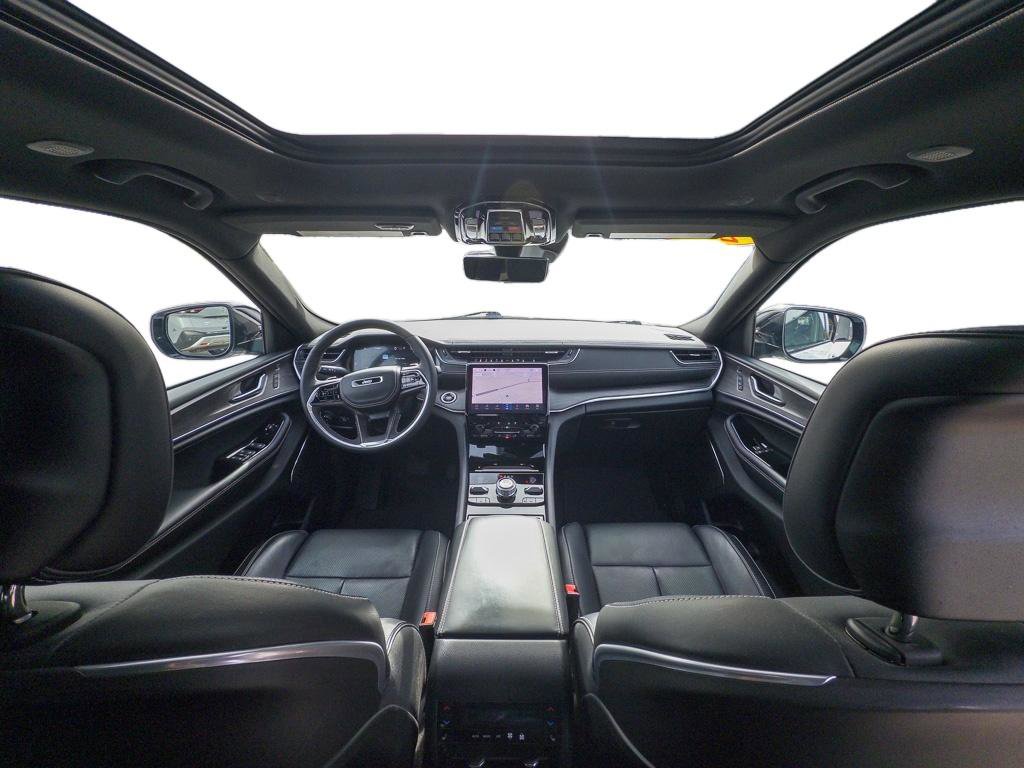 Used 2023 Jeep Grand Cherokee Overland w/ Luxury Tech Group IV image 24