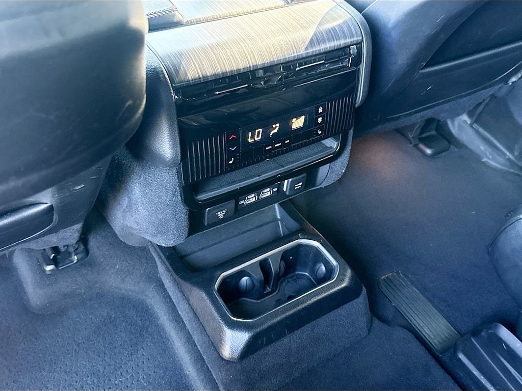 Used 2024 Jeep Wagoneer Series III AWD/4WD image 28