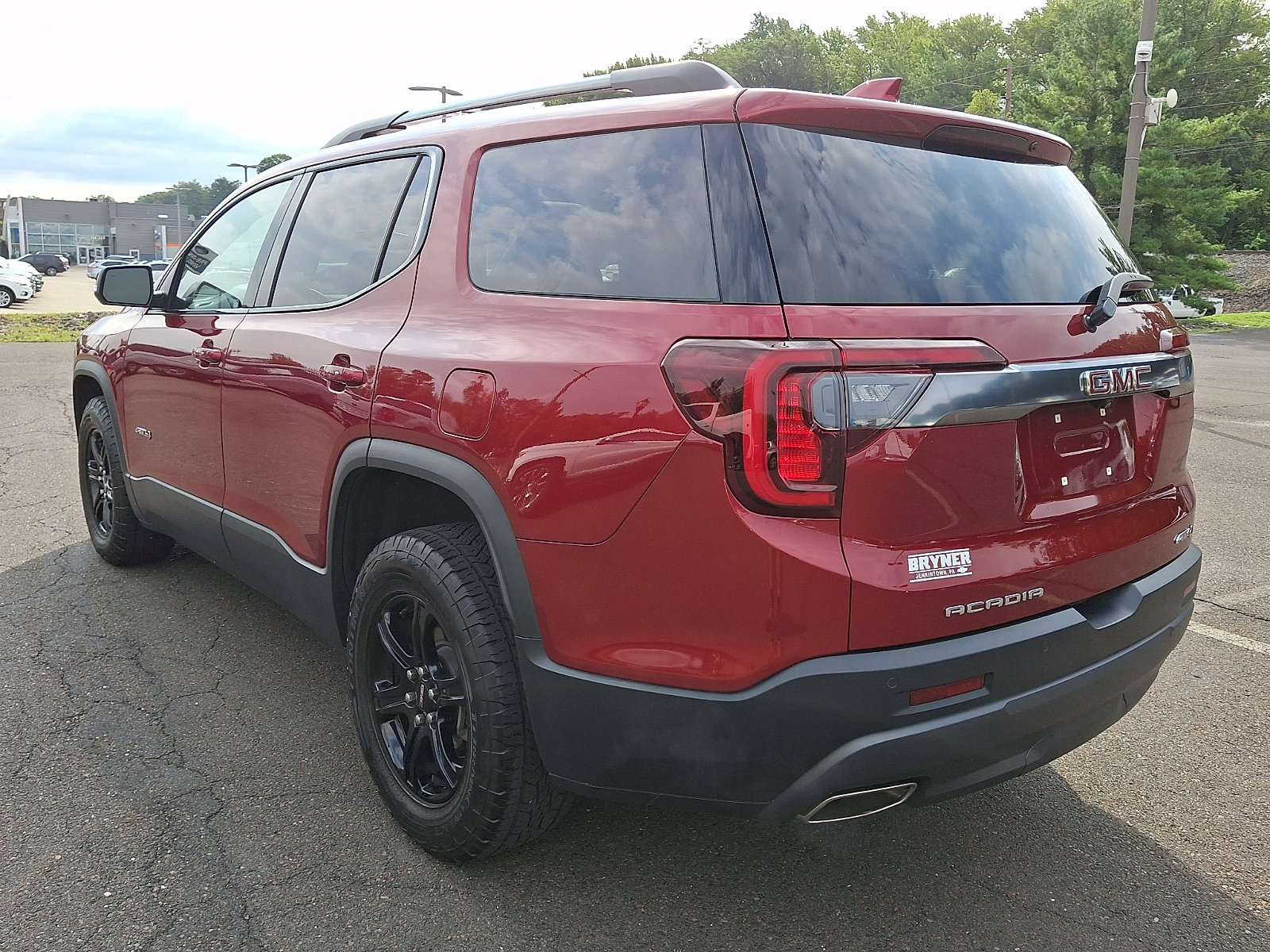 Used 2023 GMC Acadia AT4 w/ Technology Package AWD/4WD image 4