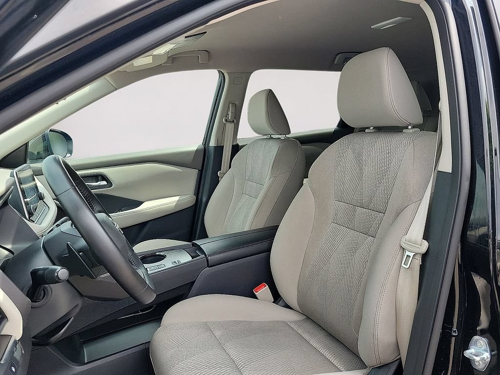 Used 2025 Nissan Rogue SV FWD image 11