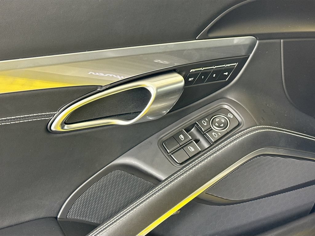 Used 2025 Porsche 718 Cayman RWD image 17