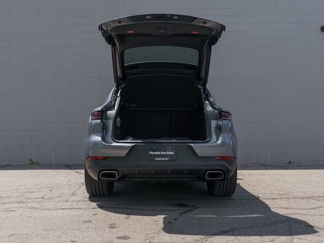 New 2026 Porsche Cayenne Coupe AWD/4WD image 14