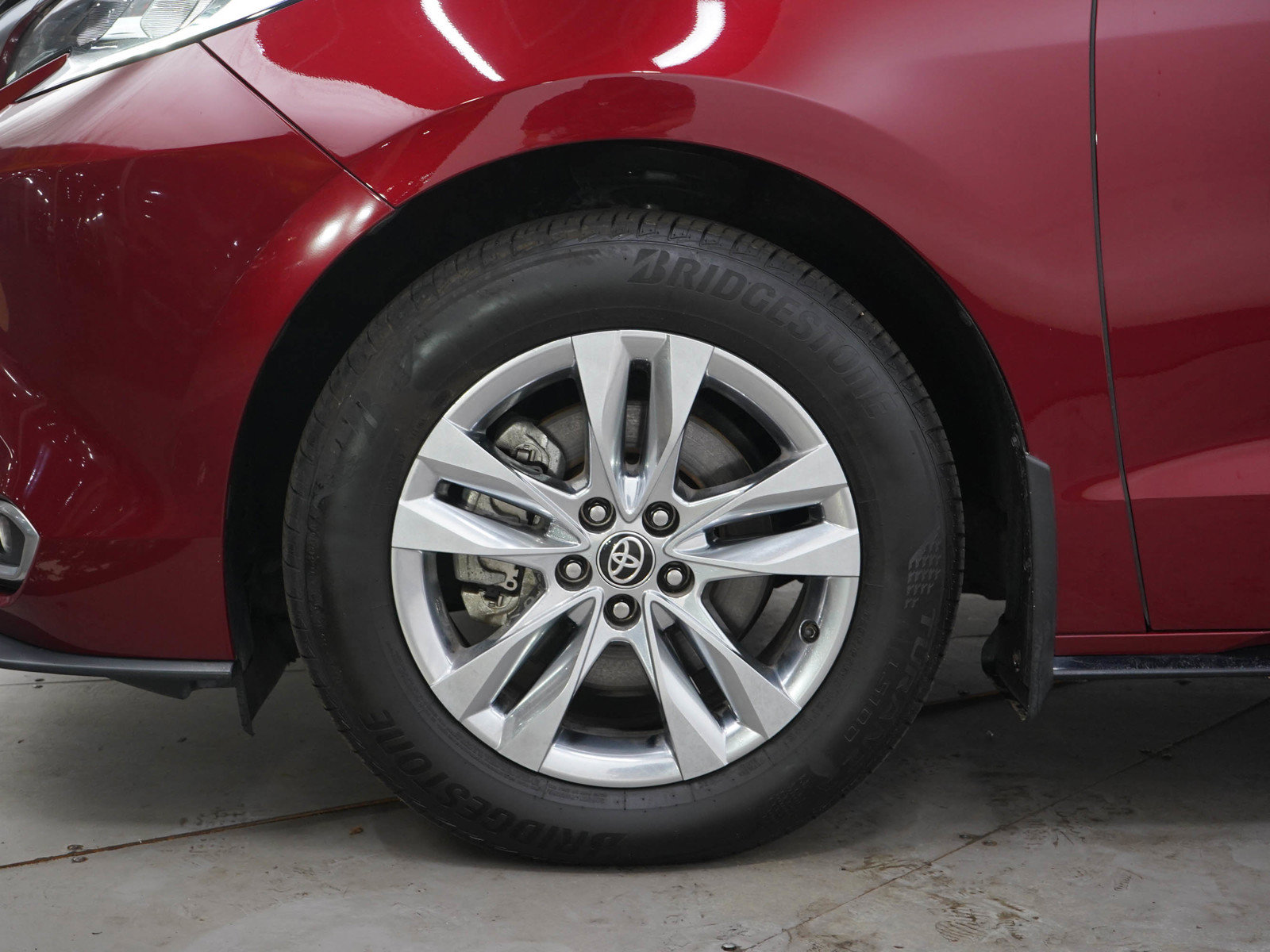 Used 2024 Toyota Sienna Limited AWD/4WD image 32