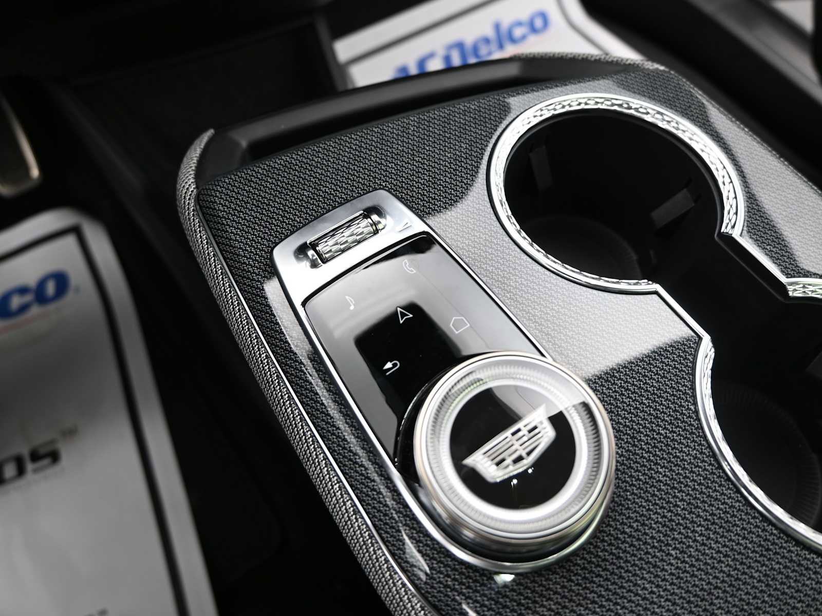 New 2025 Cadillac Optiq Sport 2 w/ LPO, ONYX Package image 18