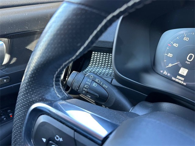 Used 2021 Volvo XC40 T5 R-Design w/ Climate Package image 24