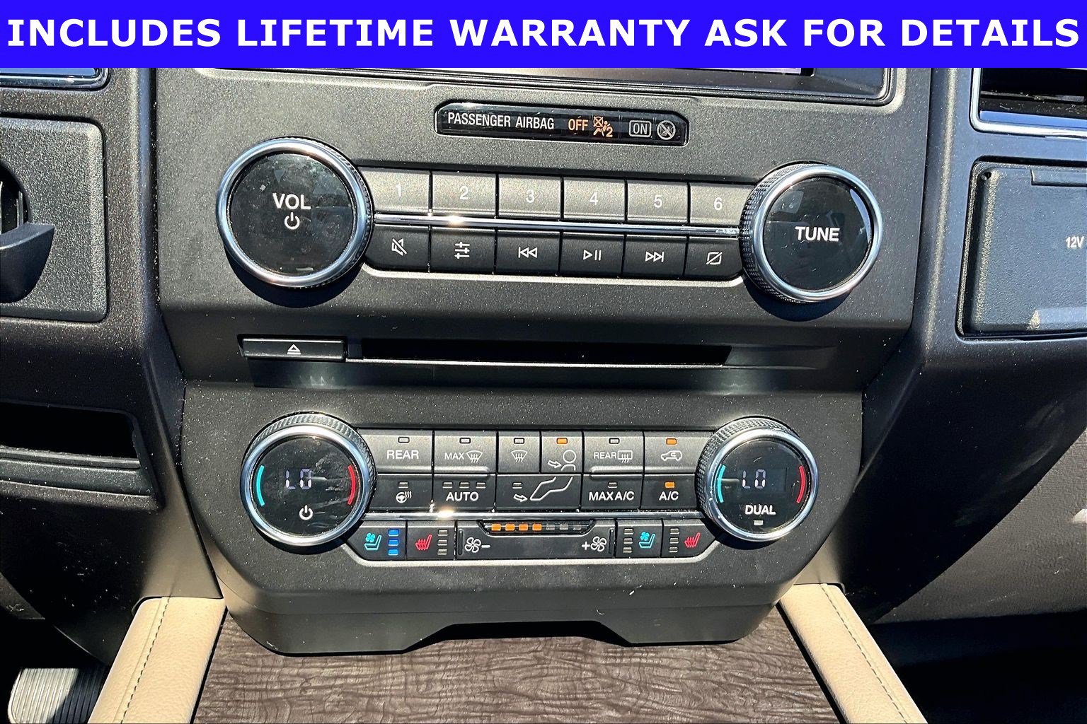 Used 2018 Ford Expedition Limited w/ Equipment Group 301A AWD/4WD image 28