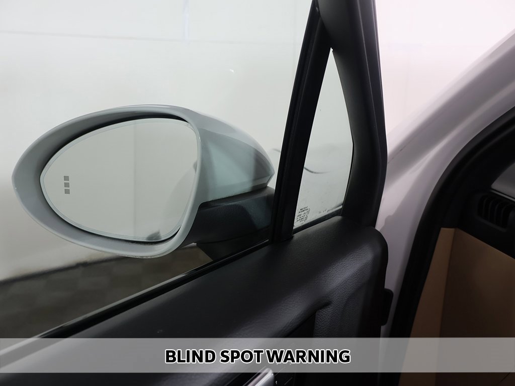 Used 2023 Porsche Cayenne Platinum Edition image 7