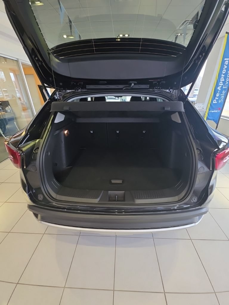 New 2026 Chevrolet Trax LT w/ LT Convenience Package FWD image 13