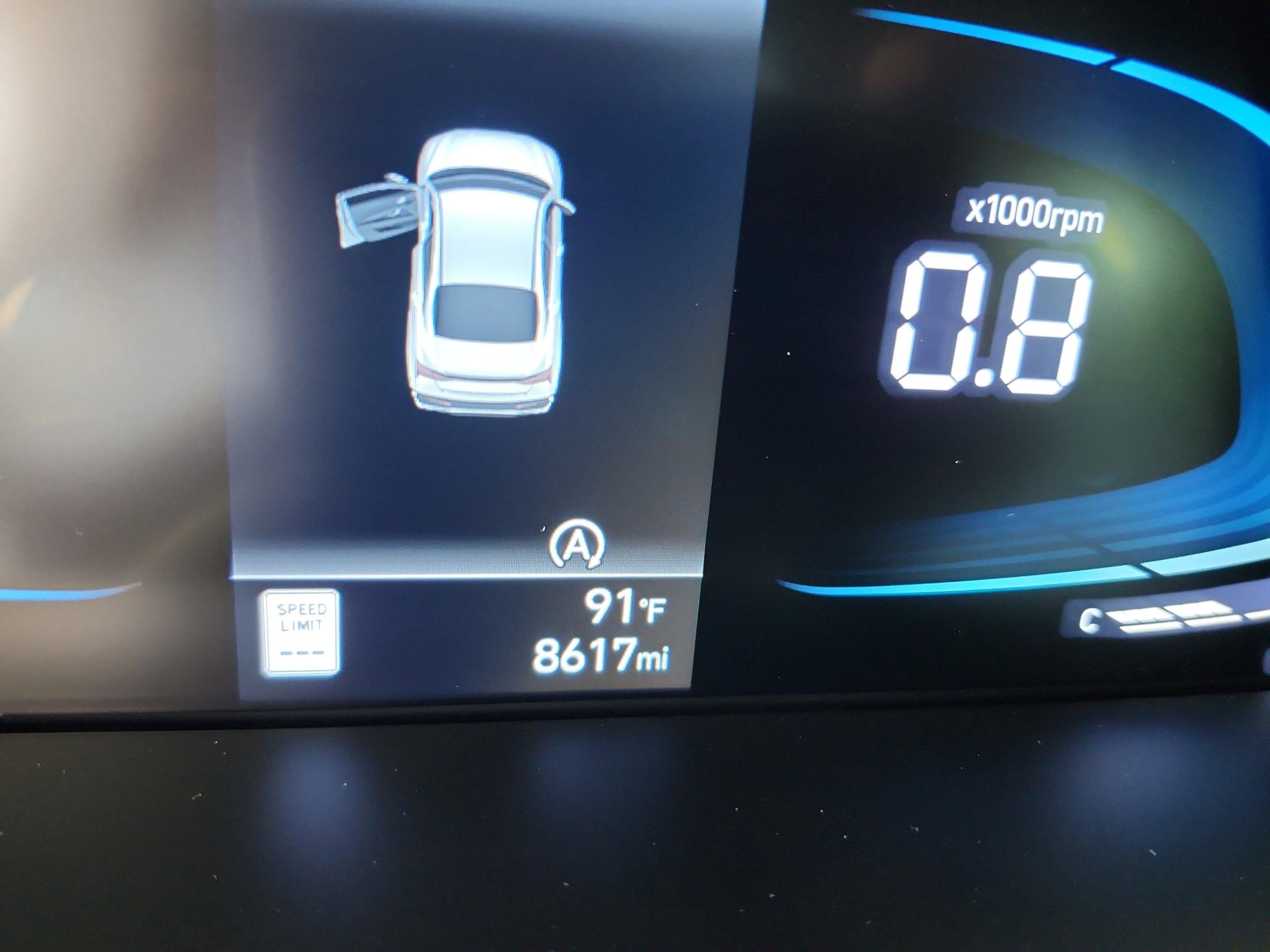 Used 2025 Hyundai Elantra SE FWD image 11