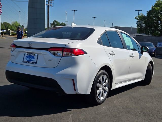 Used 2025 Toyota Corolla LE FWD image 4