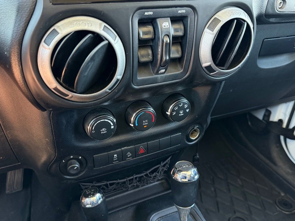 Used 2013 Jeep Wrangler Unlimited Sport AWD/4WD image 21