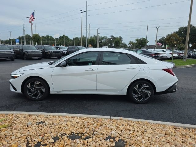 Certified 2025 Hyundai Elantra SEL FWD image 19