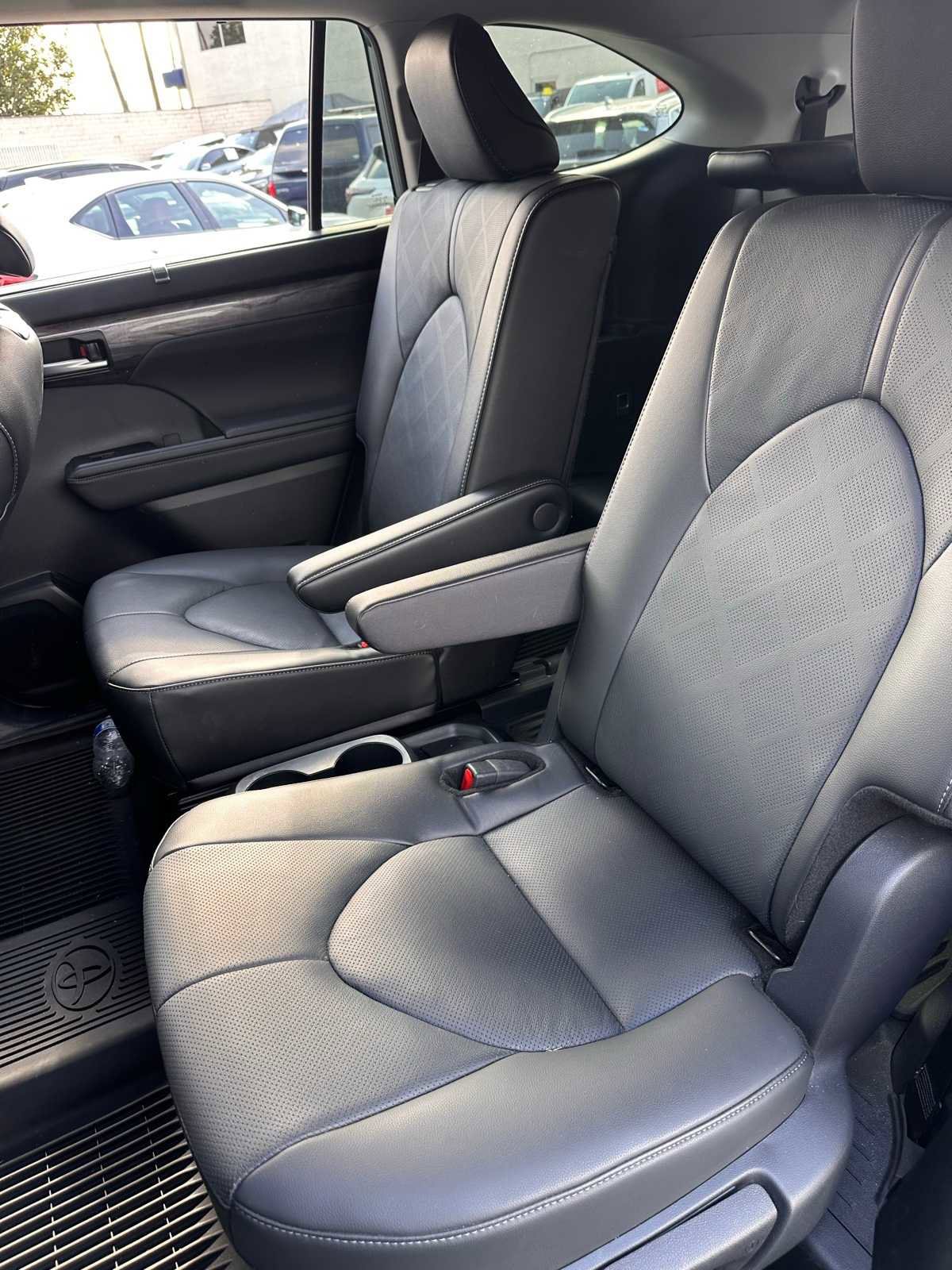 Used 2024 Toyota Highlander Platinum image 13