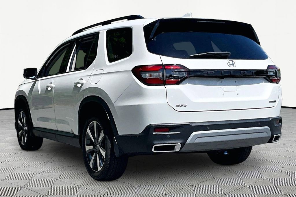 Certified 2025 Honda Pilot Touring image 5