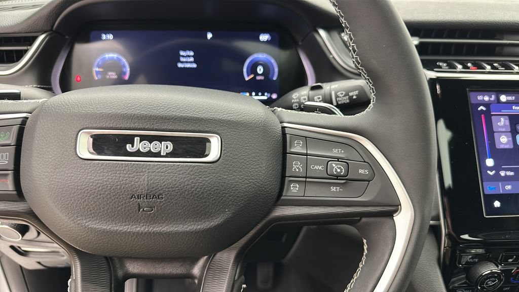 Used 2023 Jeep Grand Cherokee L Laredo AWD/4WD image 19