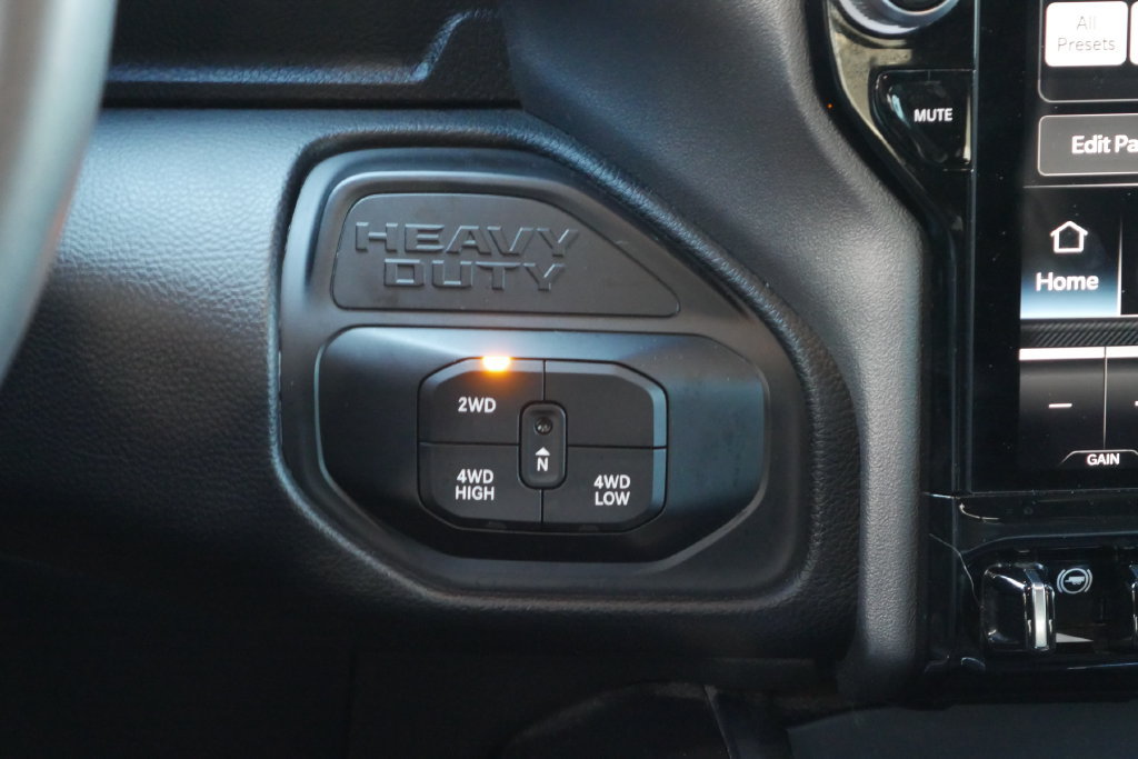 Used 2025 RAM 3500 Laramie AWD/4WD image 18