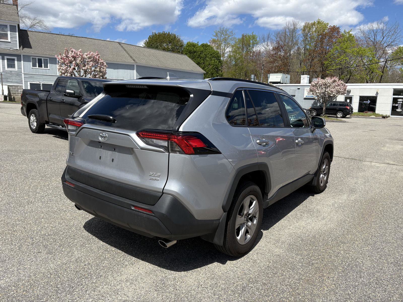 Used 2025 Toyota RAV4 XLE AWD/4WD image 7