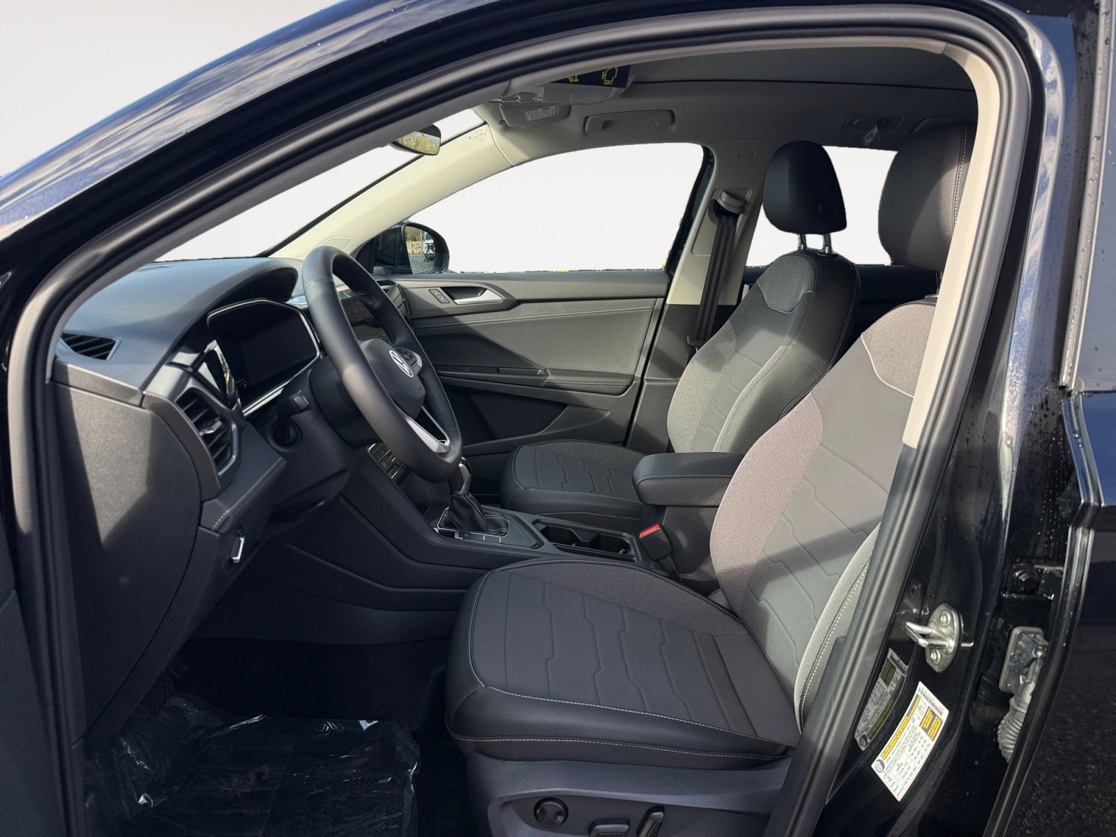 New 2026 Volkswagen Taos SE FWD image 10