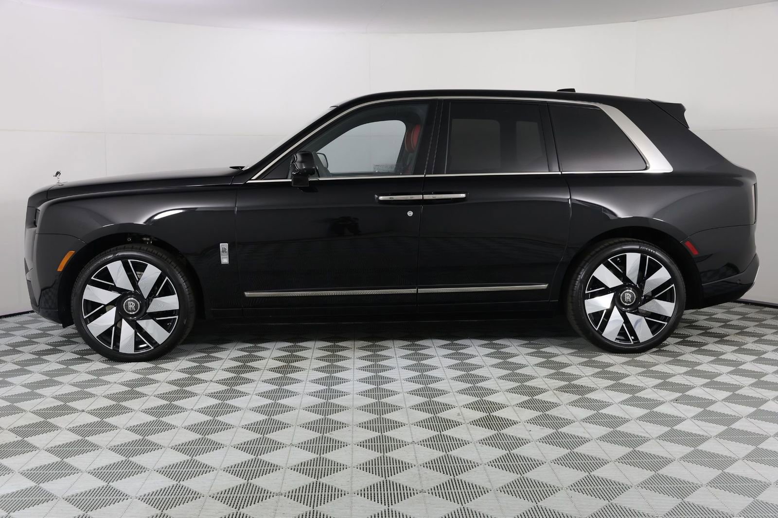 New 2026 Rolls-Royce Cullinan AWD/4WD image 2
