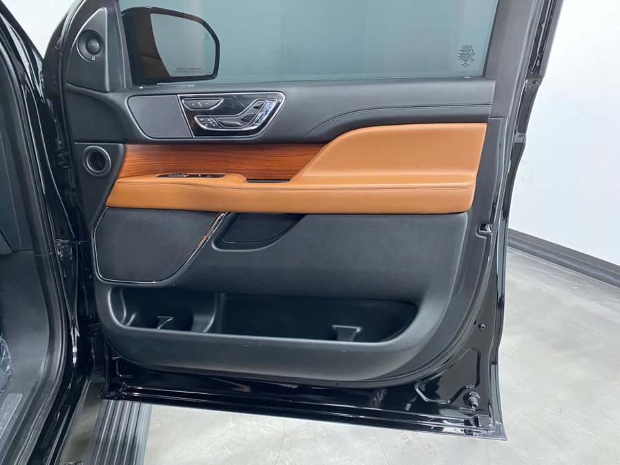 Used 2018 Lincoln Navigator Reserve AWD/4WD image 34