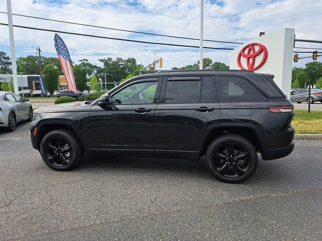 Used 2024 Jeep Grand Cherokee Limited w/ Luxury Tech Group II image 12