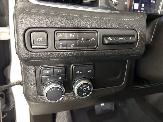 Used 2021 GMC Yukon Denali w/ Denali Premium Package AWD/4WD image 18