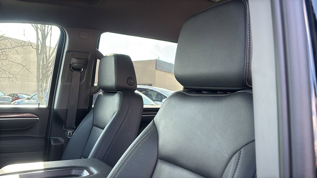 Used 2025 Chevrolet Silverado 3500 LTZ image 25