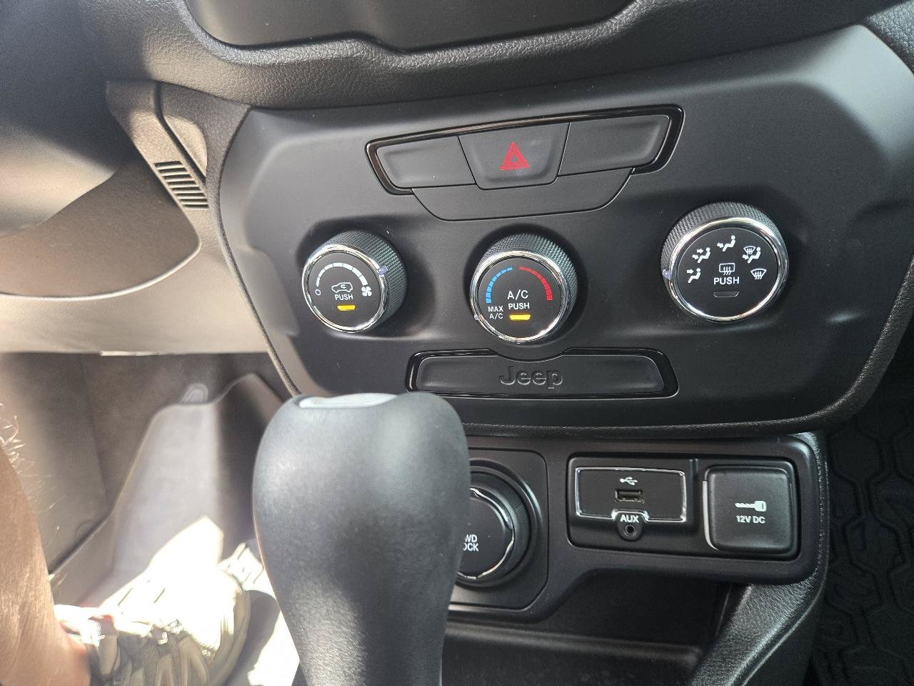 Used 2019 Jeep Renegade Sport w/ Sport Appearance Group AWD/4WD image 15