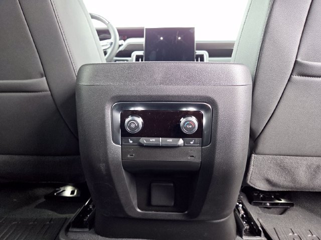 New 2026 GMC Yukon XL Elevation AWD/4WD image 24