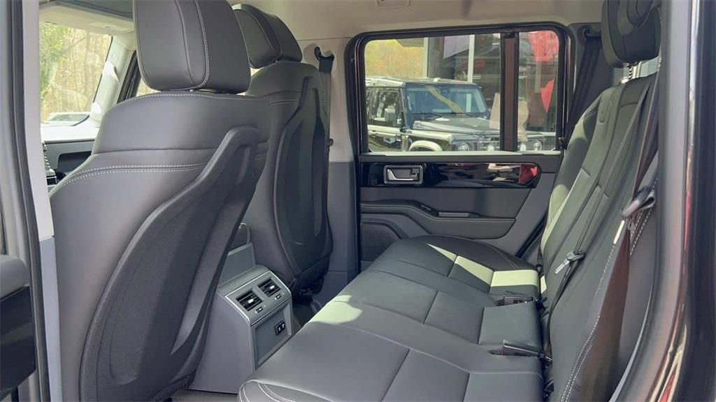 Used 2025 INEOS Grenadier Fieldmaster Edition image 12