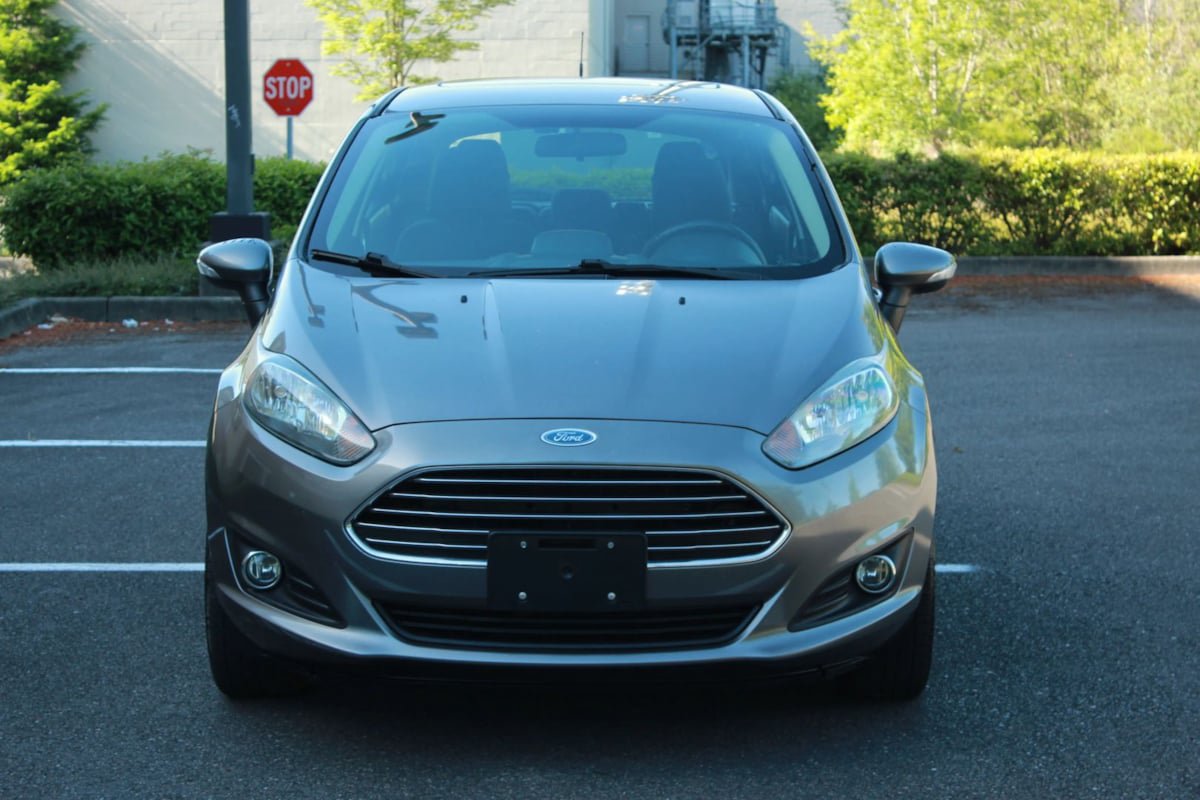 Used 2014 Ford Fiesta SE w/ Equipment Group 201A FWD image 2