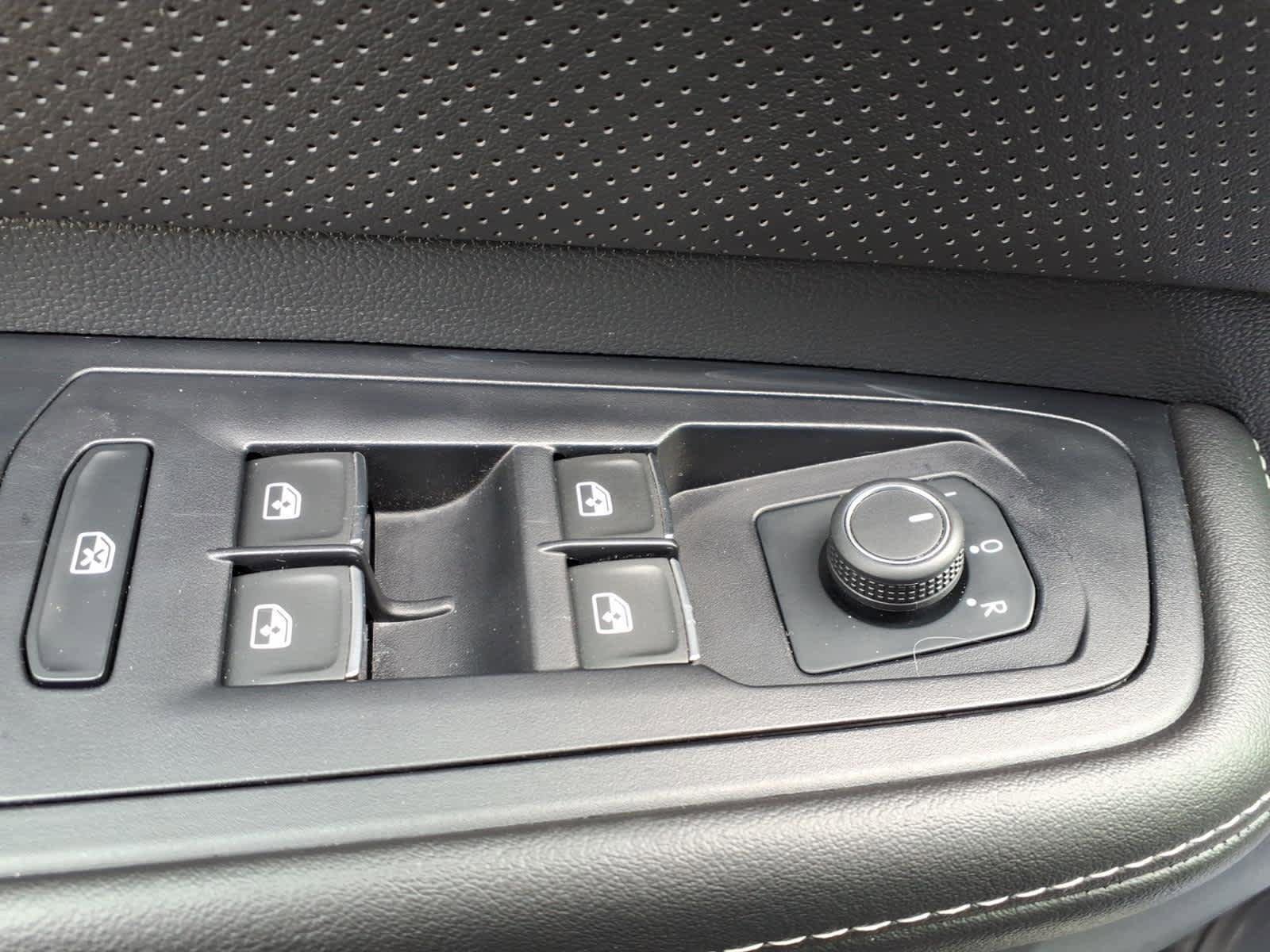 Used 2025 Volkswagen Atlas SE image 11