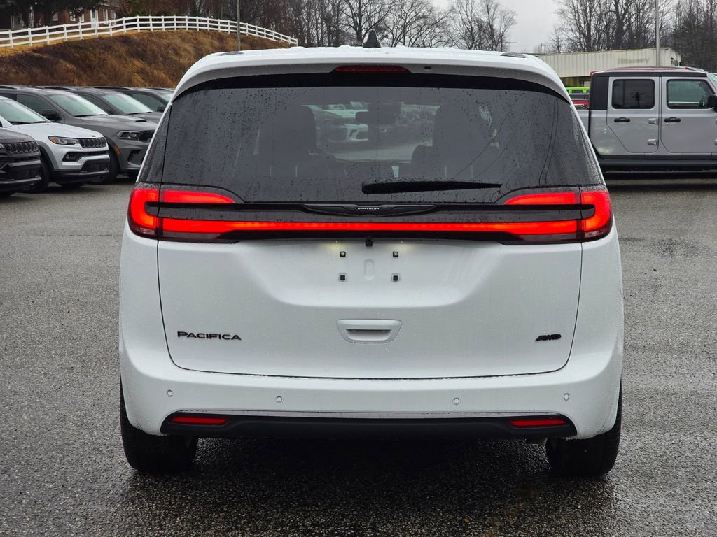 New 2026 Chrysler Pacifica Select image 18