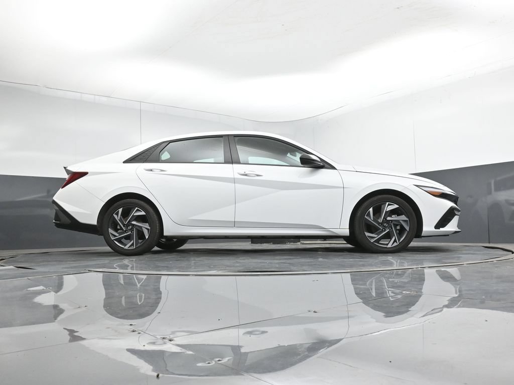 Used 2025 Hyundai Elantra SEL FWD image 44