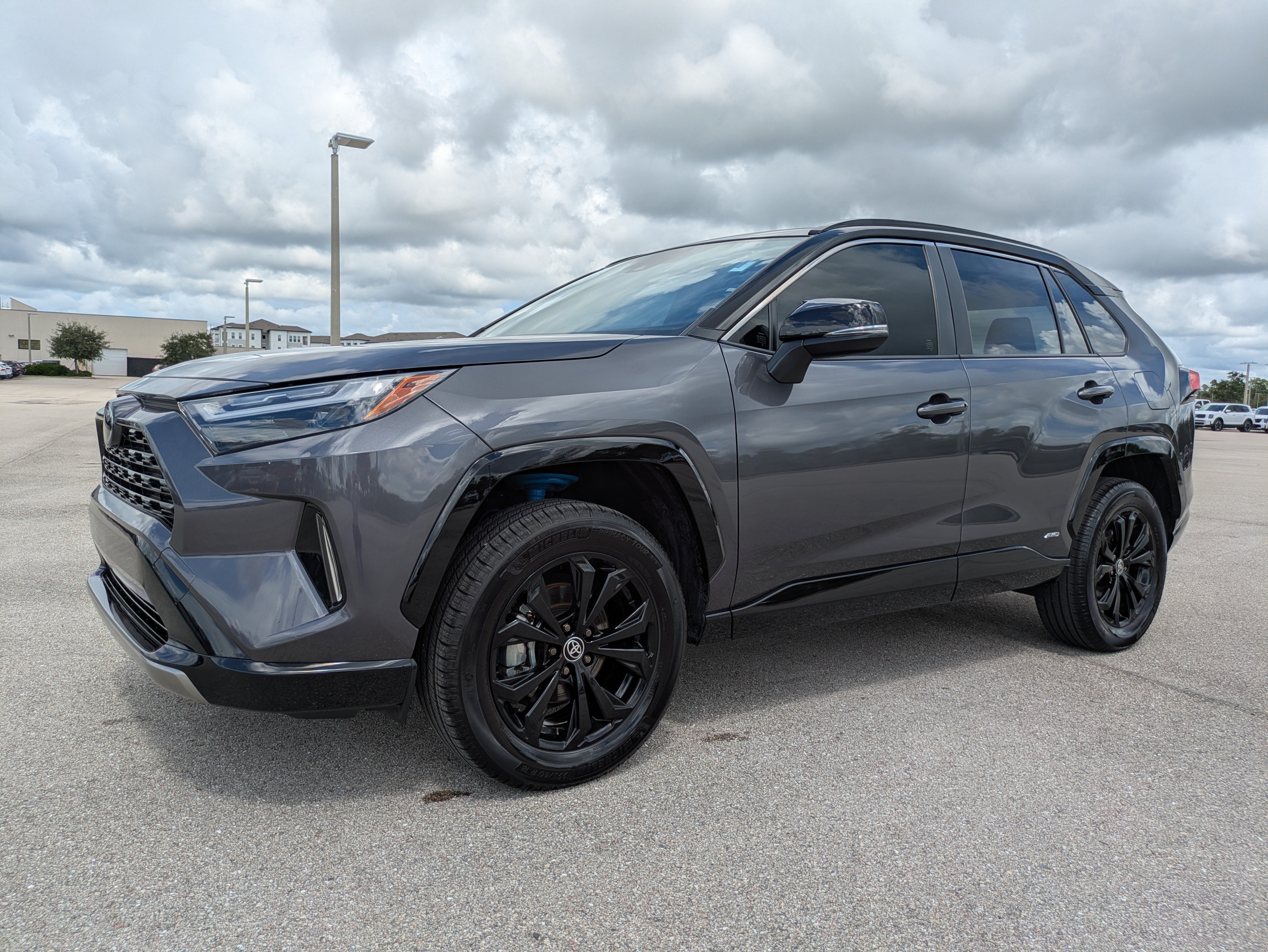 Used 2025 Toyota RAV4 XSE AWD/4WD image 8