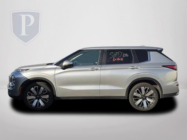Used 2025 Mitsubishi Outlander SE FWD image 10
