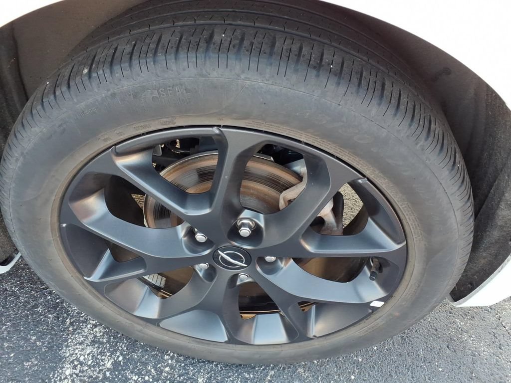 Certified 2025 Chrysler Pacifica Limited FWD image 5