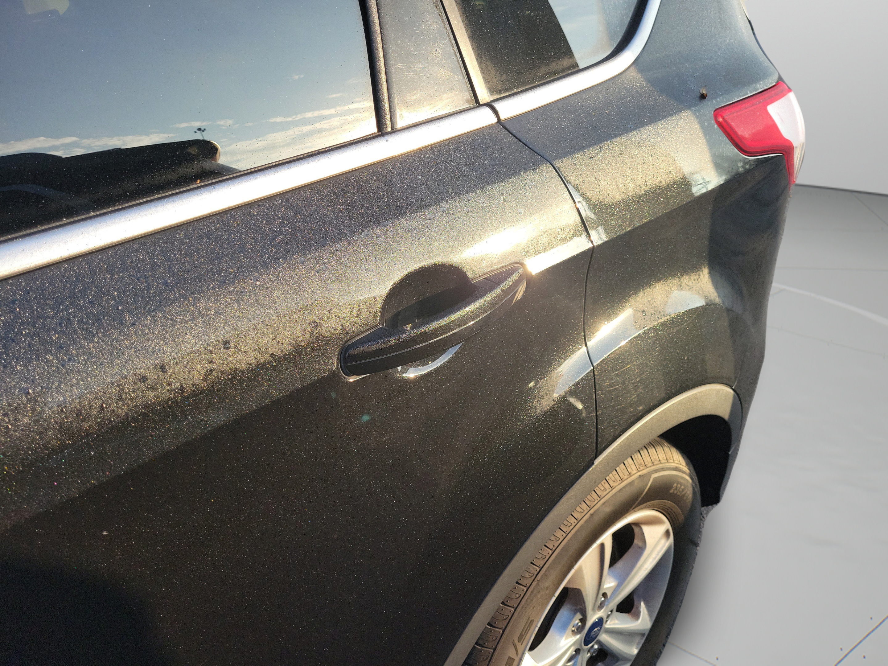Used 2015 Ford Escape SE FWD image 17
