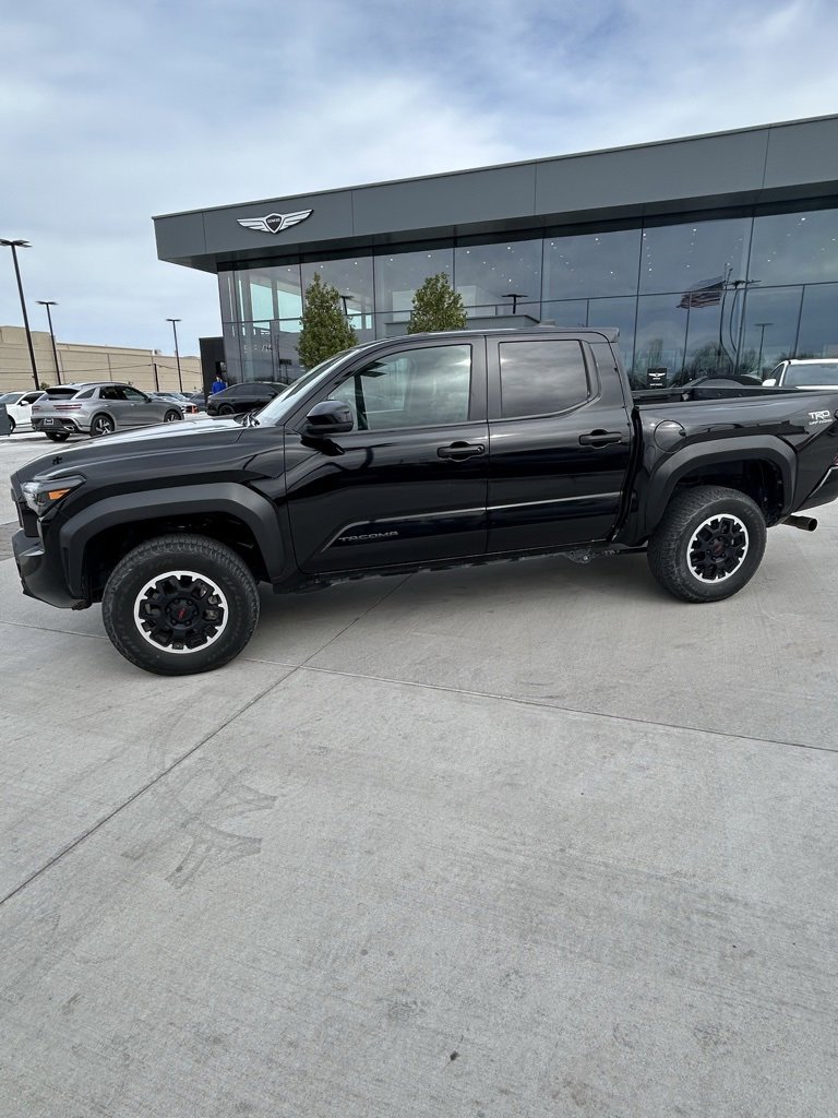Used 2024 Toyota Tacoma TRD Off-Road image 4