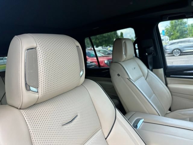 Used 2024 Cadillac Escalade Premium Luxury w/ Performance Package AWD/4WD image 16
