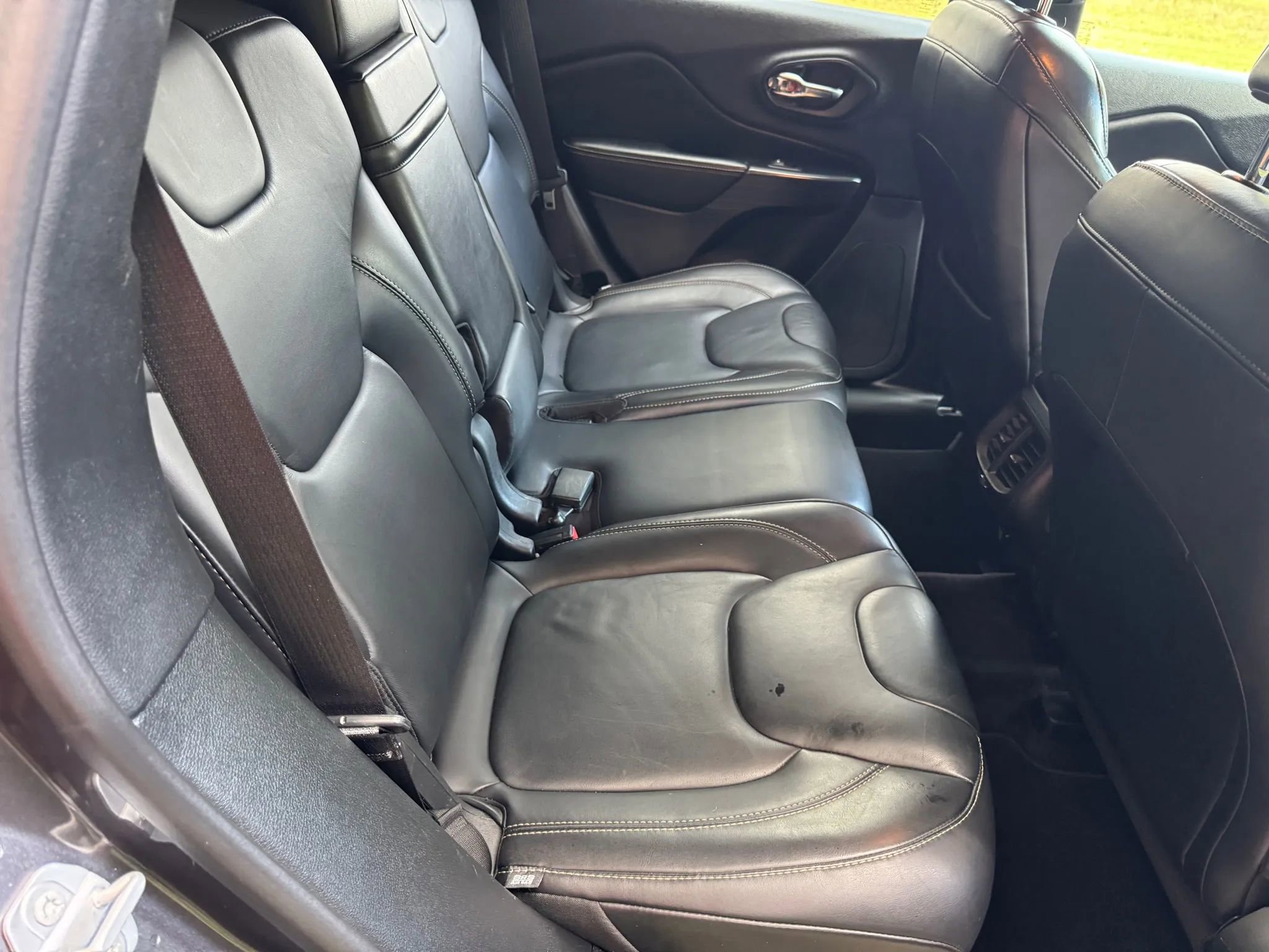 Used 2017 Jeep Cherokee Limited image 11