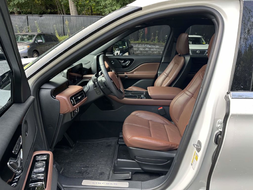 Used 2026 Lincoln Aviator Reserve AWD/4WD image 18