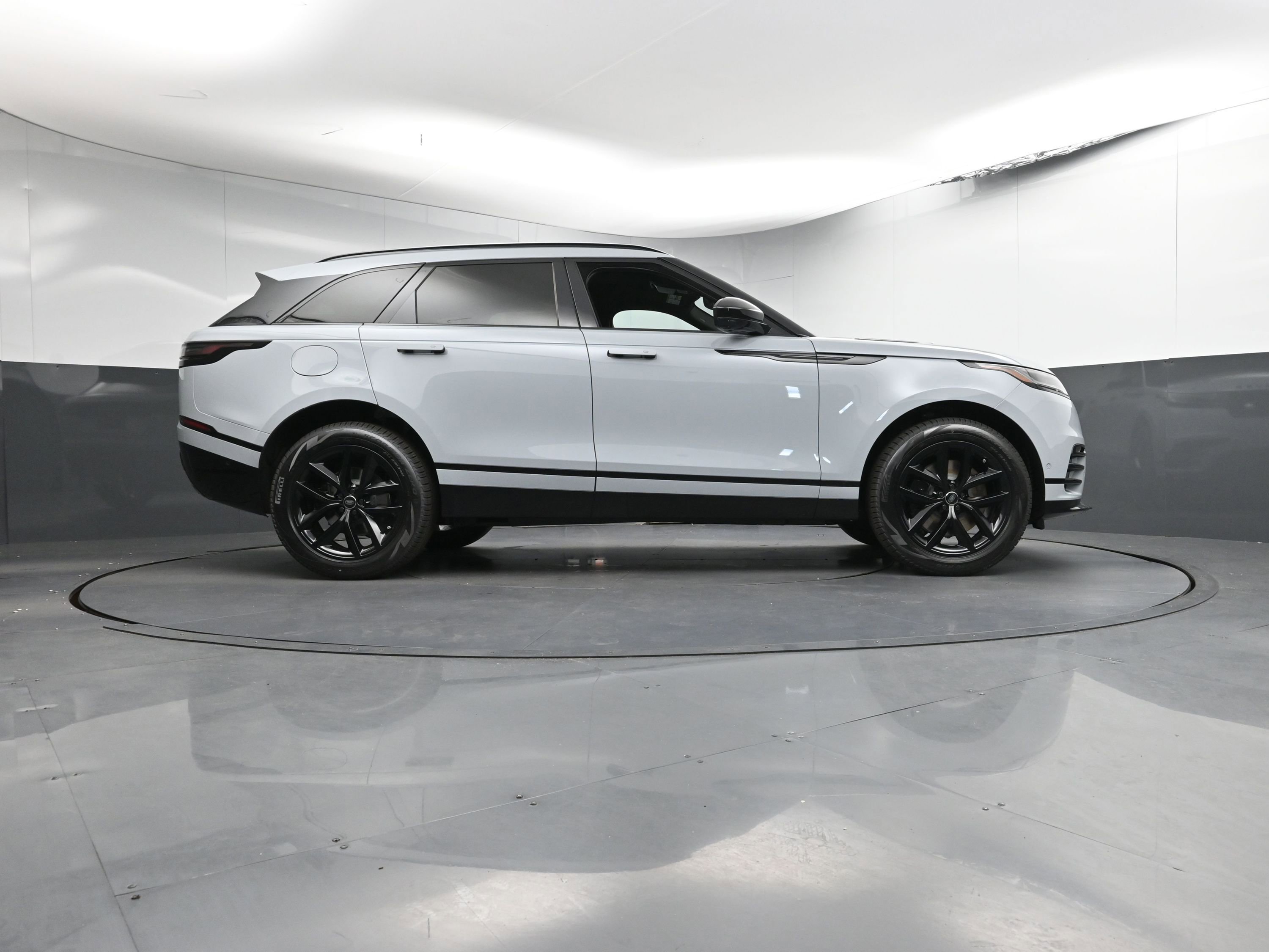 New 2026 Land Rover Range Rover Velar Dynamic SE image 28
