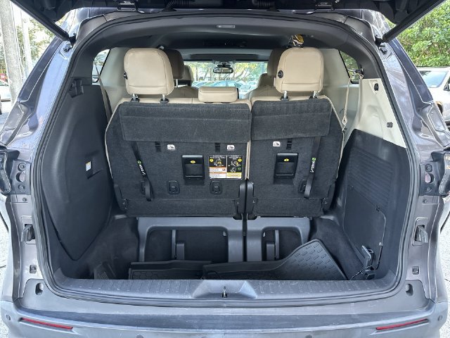 Used 2021 Toyota Sienna XLE FWD image 25