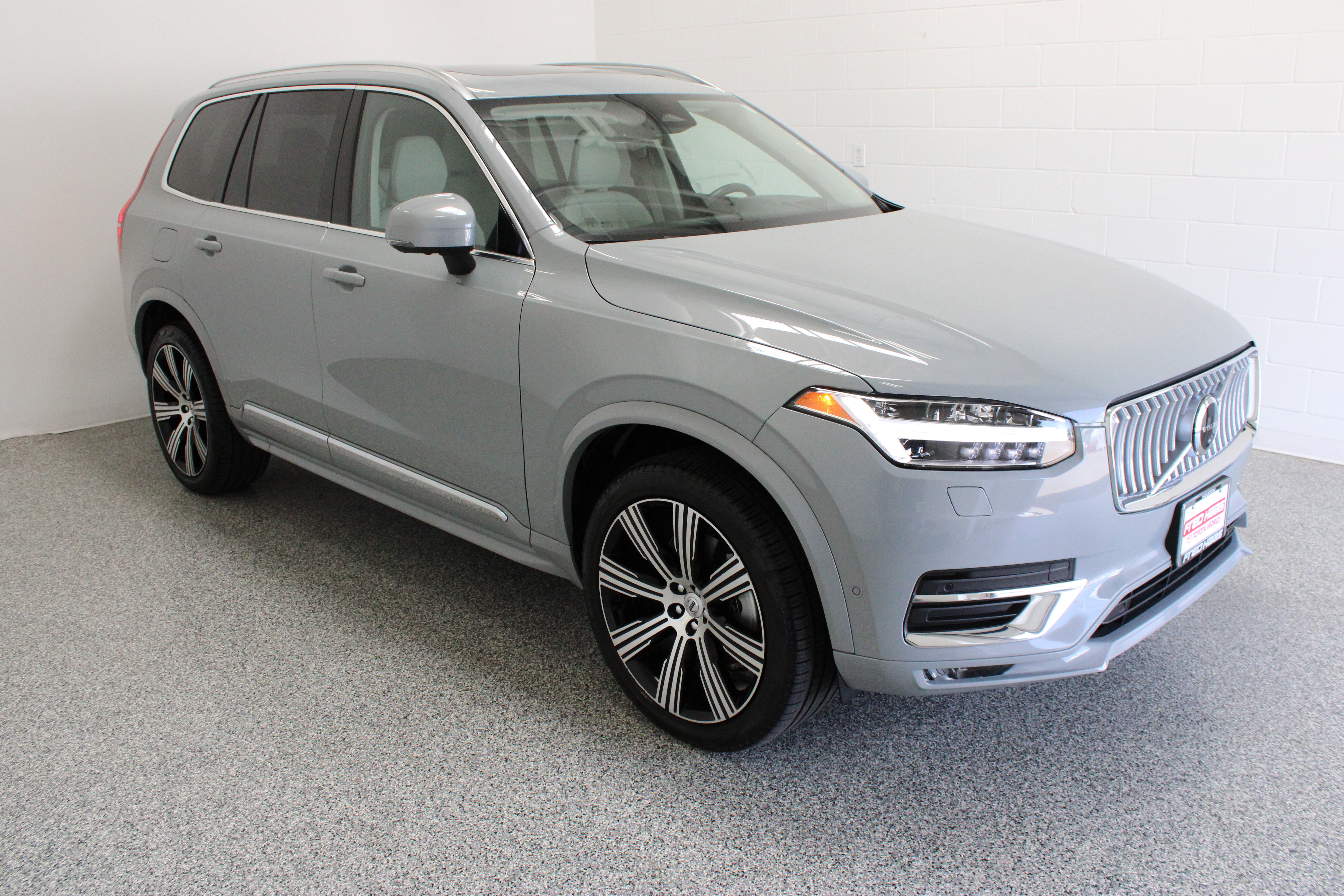 Used 2025 Volvo XC90 B6 Ultra w/ Protection Package Premier AWD/4WD image 4